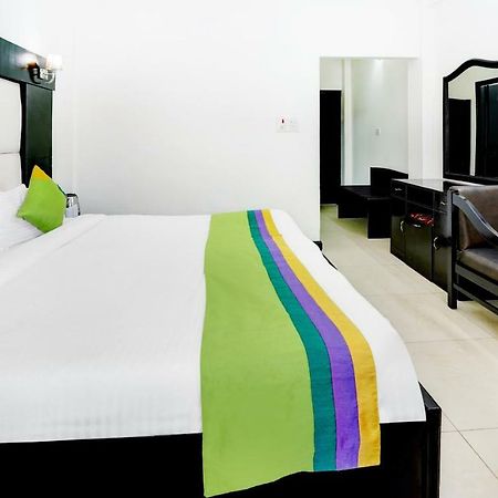 Treebo Trend Mussoorie Club Hotel Dehradun Exterior foto